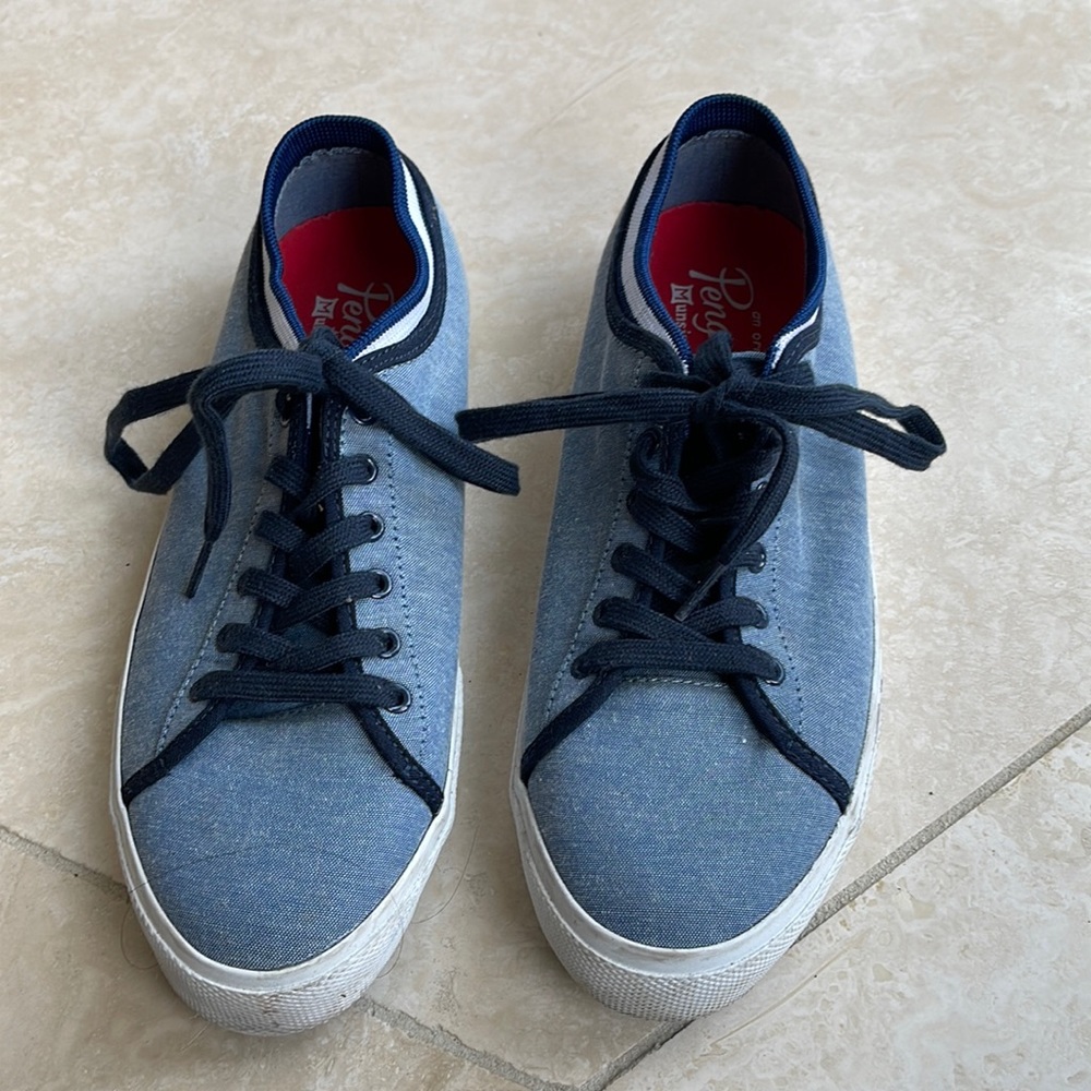 Penguin denim like mens sneakers size 91/2 runs small.